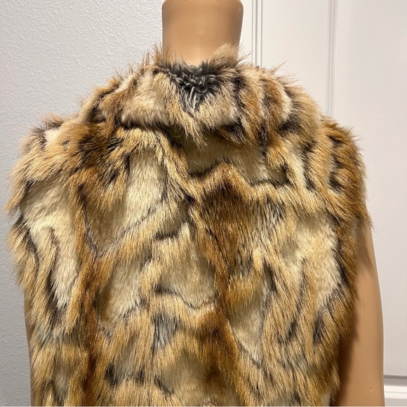Rachel Zoe Women’s Brown Tan Faux Fur Vest Size Medium - Picture 9 of 13